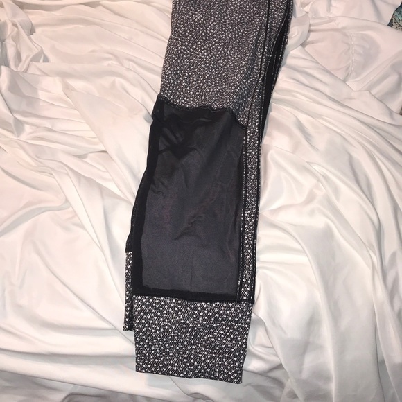 Lululemon - Picture 3 of 3